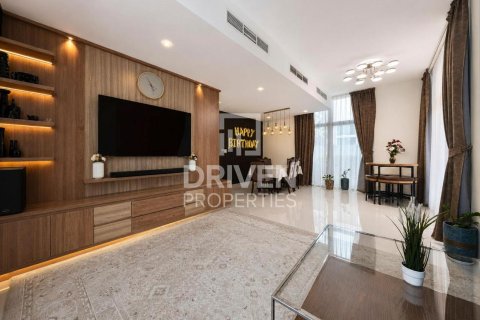 Villa à Dubai, 6 chambres, 608.51 m², № 144721 - photo 2