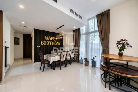 Villa à Dubai, 6 chambres, 608.51 m², № 144721 - photo 5