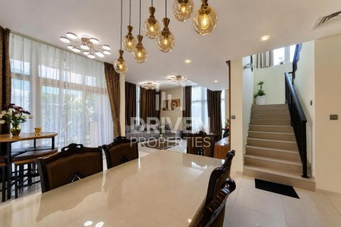 Villa à Dubai, 6 chambres, 608.51 m², № 144721 - photo 4