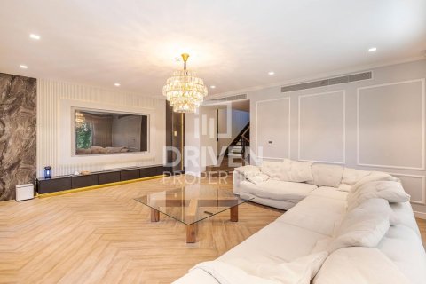 Adosado en Jumeirah, Dubai, 4 dormitorios, 397.9 m², № 144466 - foto 6