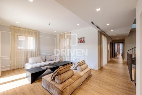 Adosado en Jumeirah, Dubai, 4 dormitorios, 397.9 m², № 144466 - foto 9