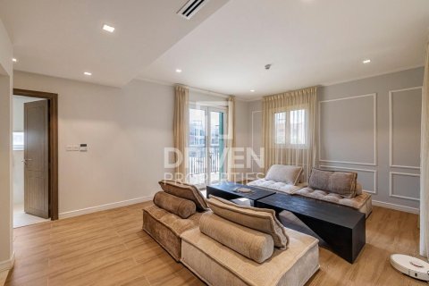 Adosado en Jumeirah, Dubai, 4 dormitorios, 397.9 m², № 144466 - foto 10