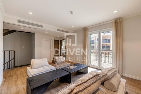 Adosado en Jumeirah, Dubai, 4 dormitorios, 397.9 m², № 144466 - foto 8