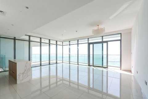 Apartment in EMAAR Beachfront, Dubai Harbour, Dubai 3 bedrooms, 198 sq.m. № 112168