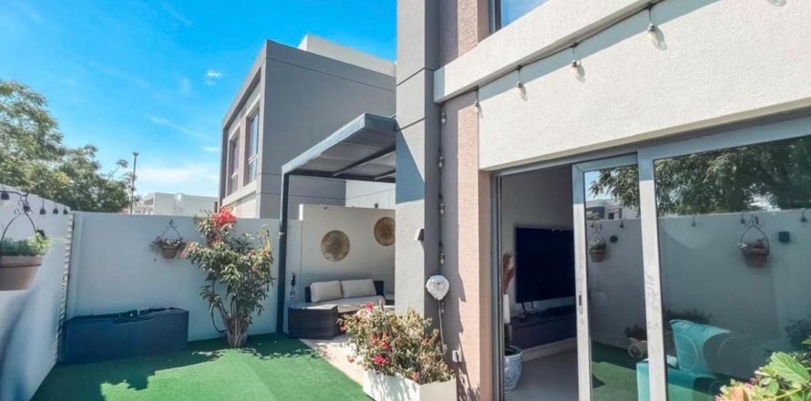 Townhouse in Dubai 2 bedrooms, 129.8 sq.m. № 143457