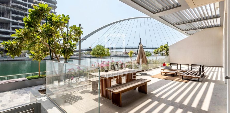 Apartment in Al Wasl, Dubai 3 bedrooms, 236.9 sq.m. № 144750