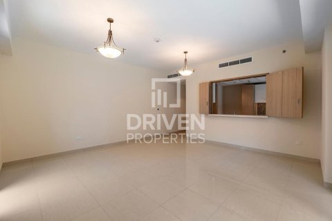 Снять в аренду квартиру в Deira, Дубай: 2 спальни, 128.76м², № 145470 - фото 2