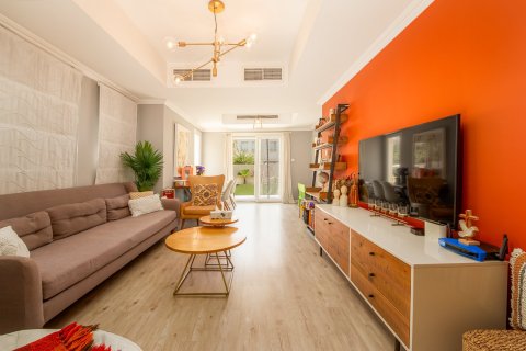 Снять в аренду таунхаус в The Springs, Дубай: 3 спальни, 367.98м², № 145791 - фото 2
