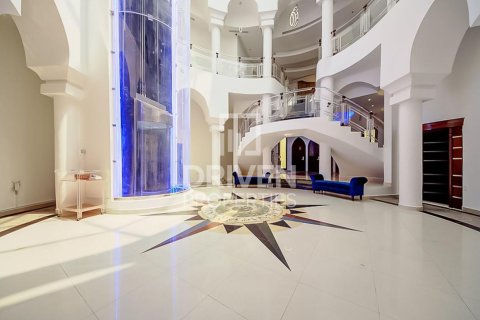 Villa in Sector E, Emirates Hills, Dubai 1723.72 sq.m. № 145154 - photo 17