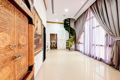 Villa in Sector E, Emirates Hills, Dubai 1723.72 sq.m. № 145154 - photo 2