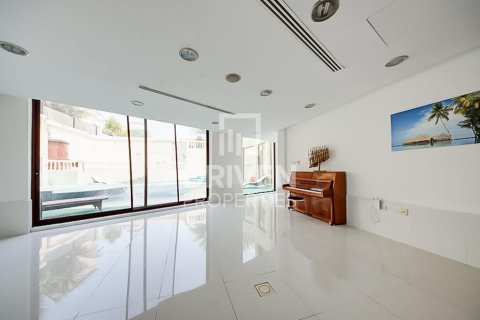 Villa in Sector E, Emirates Hills, Dubai 1723.72 sq.m. № 145154 - photo 10