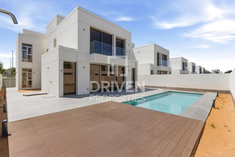 Villa en Jumeirah Park, Dubai, 5 dormitorios, 561.04 m², № 144262