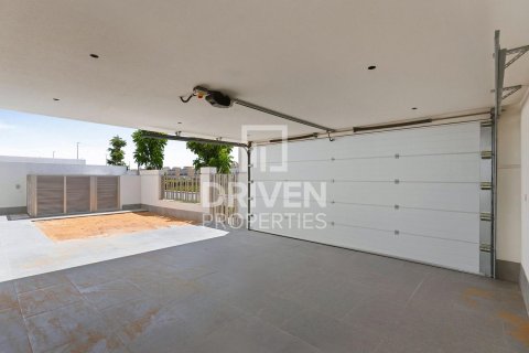 Villa en Jumeirah Park, Dubai, 5 dormitorios, 561.04 m², № 144262 - foto 4