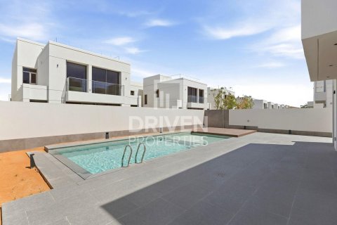 Villa en Jumeirah Park, Dubai, 5 dormitorios, 561.04 m², № 144262 - foto 2