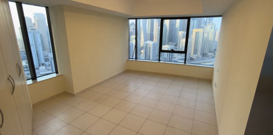 Apartment in Dubai 4 bedrooms, 216.1 sq.m. № 143438