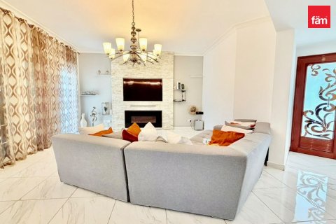 Villa in Dubai 4 bedrooms, 533.6 sq.m. № 143724 - photo 7
