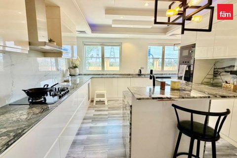 Villa in Dubai 4 bedrooms, 533.6 sq.m. № 143724