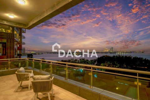 Apartment in The Crescent, Palm Jumeirah, Dubai 3 bedrooms, 262 sq.m. № 143508 - photo 2