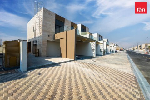 Villa in Dubai 4 bedrooms, 288 sq.m. № 145986 - photo 2