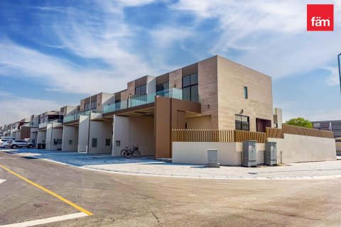 Villa in Dubai 4 bedrooms, 288 sq.m. № 145986