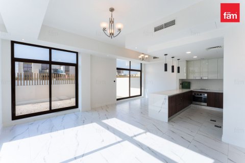 Villa in Dubai 4 bedrooms, 288 sq.m. № 145986 - photo 3