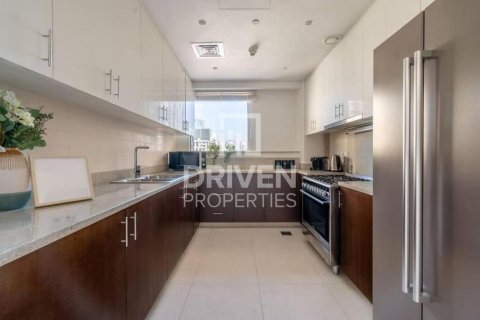 Appartement à BLVD Crescent, Downtown Dubai (Downtown Burj Dubai), Dubai, 2 chambres, 155.24 m², № 144772 - photo 9