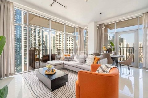 Appartement à BLVD Crescent, Downtown Dubai (Downtown Burj Dubai), Dubai, 2 chambres, 155.24 m², № 144772 - photo 2