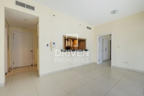 Снять в аренду квартиру в The Lofts, Даунтаун Дубай (Даунтаун Бурдж Дубай), Дубай: 1 спальня, 69.21м², № 145336 - фото 2