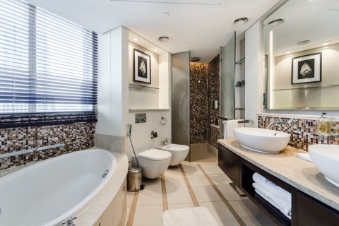 Apartment in Downtown Dubai (Downtown Burj Dubai), Dubai 2 bedrooms, 172 sq.m. № 143646 - photo 13