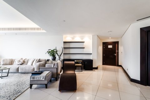 Apartment in Downtown Dubai (Downtown Burj Dubai), Dubai 2 bedrooms, 172 sq.m. № 143646 - photo 5