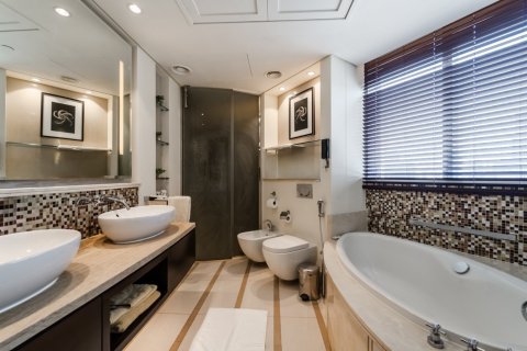 Apartment in Downtown Dubai (Downtown Burj Dubai), Dubai 2 bedrooms, 172 sq.m. № 143646 - photo 16