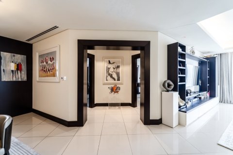 Apartment in Downtown Dubai (Downtown Burj Dubai), Dubai 2 bedrooms, 172 sq.m. № 143646 - photo 10