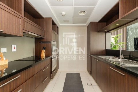 Appartement à The Lofts, Downtown Dubai (Downtown Burj Dubai), Dubai, 2 chambres, 120.5 m², № 144331 - photo 6