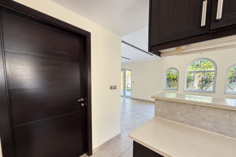 Villa in Jumeirah Park, Dubai 3 bedrooms, 374 sq.m. № 145721 - photo 11