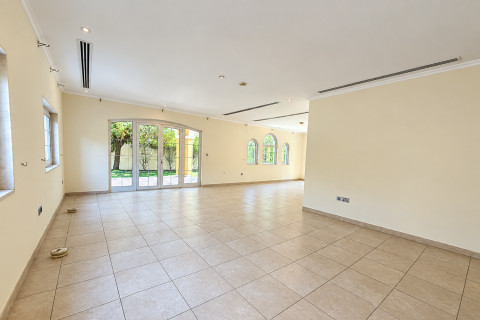Villa in Jumeirah Park, Dubai 3 bedrooms, 374 sq.m. № 145721 - photo 2