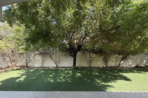Villa in Jumeirah Park, Dubai 3 bedrooms, 374 sq.m. № 145721 - photo 16