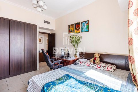 Снять в аренду квартиру в Churchill Towers, Бизнес-Бэй, Дубай: 2 спальни, 136.75м², № 129539 - фото 9