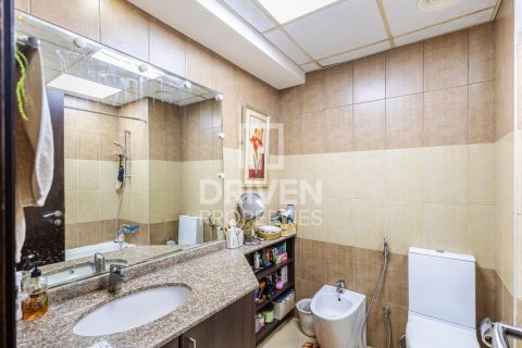 Снять в аренду квартиру в Churchill Towers, Бизнес-Бэй, Дубай: 2 спальни, 136.75м², № 129539 - фото 4