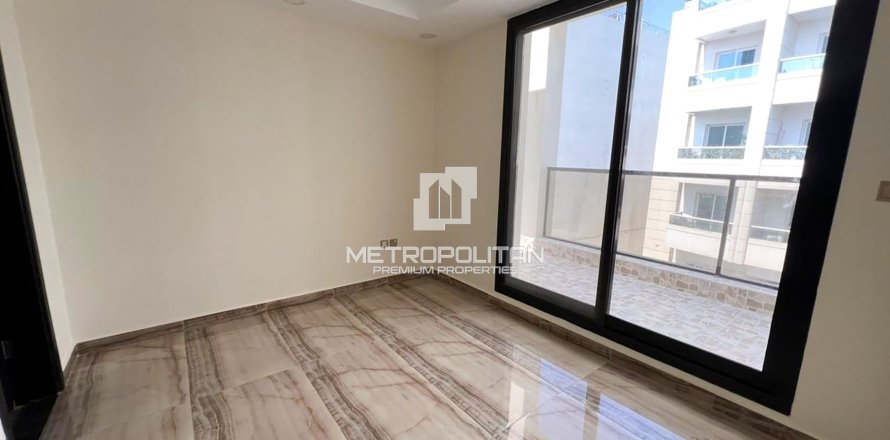 Adosado en Jumeirah Village Circle, Dubai, 4 dormitorios, 310 m², № 73694