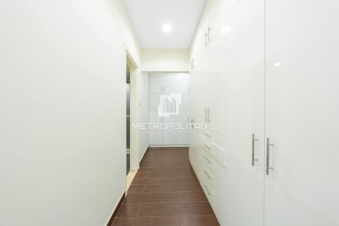 Villa in Al Barsha, Dubai 6 bedrooms, 929 sq.m. № 73695 - photo 22
