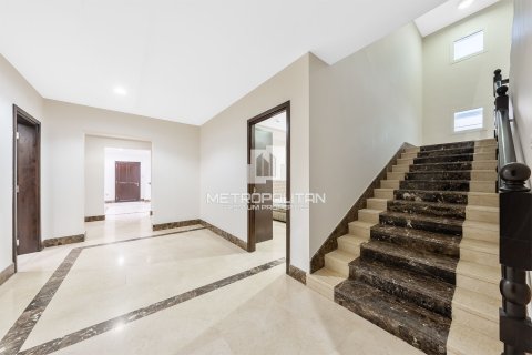 Villa in Al Barsha, Dubai 6 bedrooms, 929 sq.m. № 73695 - photo 15