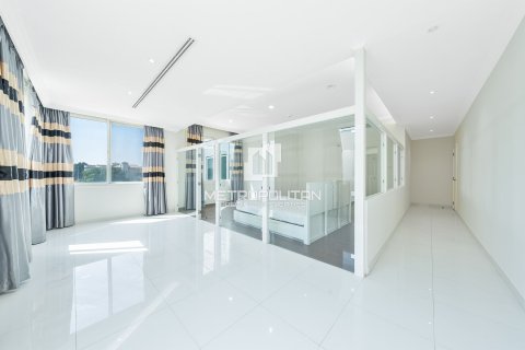 Villa in Al Barsha, Dubai 6 bedrooms, 929 sq.m. № 73695 - photo 20