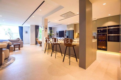 Villa in Emaar 6 Towers, Dubai Marina, Dubai 3 bedrooms, 520 sq.m. № 43687