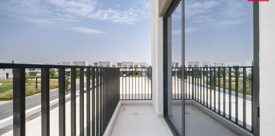 Townhouse in Dubai 3 bedrooms, 140.8 sq.m. № 115790