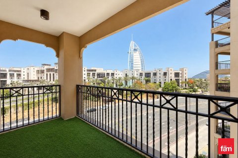 Apartment in Umm Suqeim, Dubai 4 bedrooms, 261.6 sq.m. № 111791