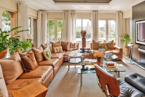 Villa in Signature Villas, Palm Jumeirah, Dubai 5 bedrooms, 1525 sq.m. № 7402 - photo 4