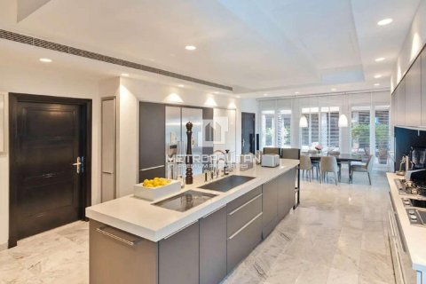 Villa in Signature Villas, Palm Jumeirah, Dubai 5 bedrooms, 1525 sq.m. № 7402 - photo 6