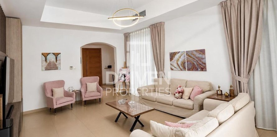 Вилла в Dubai Silicon Oasis, Дубай, 3 спальни, 311.97м², № 128594