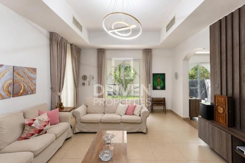 Снять в аренду виллу в Dubai Silicon Oasis, Дубай: 3 спальни, 311.97м², № 128594 - фото 3