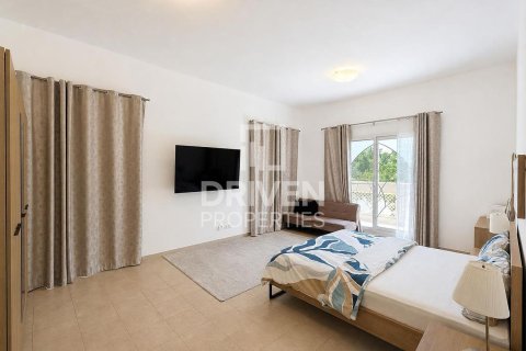 Снять в аренду виллу в Dubai Silicon Oasis, Дубай: 3 спальни, 311.97м², № 128594 - фото 10